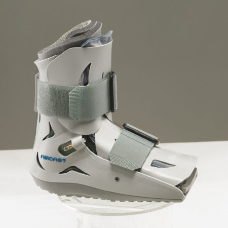 Aircast SP Walker - Ankle Support Medium Hook and Loop Closure Right Ankle - 927337