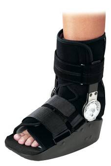 DJO MaxTrax Walker Boot X-Large Hook and Loop Closure Male 14 to 17 Left or Right Foot - 79-95328