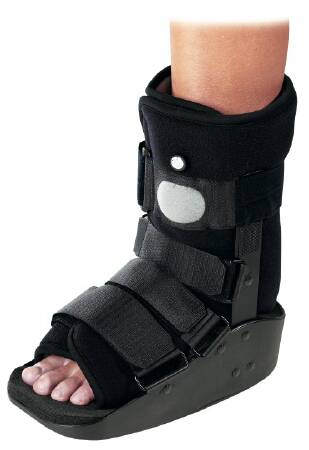 MaxTrax - Walker Boot X-Small Hook and Loop Closure Female Up to 4 Left or Right Foot - 79-95422
