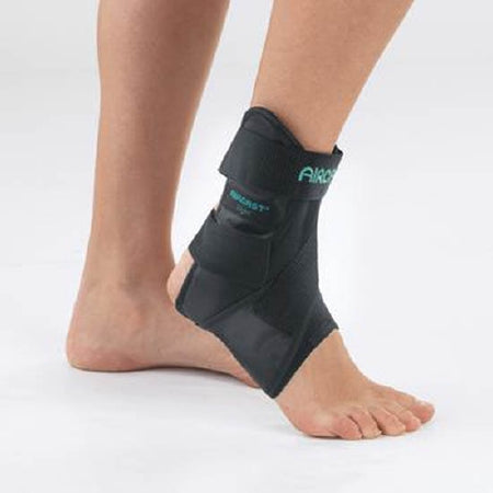 Aircast AirSport - Ankle Support Large Hook and Loop Closure Male 11 to 12 and Up / Female 9-1/2 to 13-1/2 and Up Left Ankle - 927305