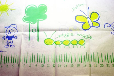 Tidi Products Tidi Table Paper 18 Inch Print (Bugs and Things) Crepe - 981418