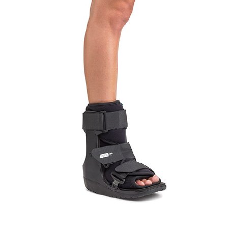 Ossur Formfit - Walker Boot Ossur FormFit X-Small D-Ring / Hook and Loop Strap Closure Male 2 to 4 / Female 3-1/2 to 5-1/2 Left or Right Foot - W0300BLK