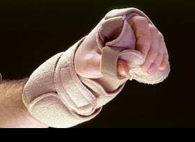 AliMed Omni Progressive - Wrist / Hand / Thumb Orthosis Aluminum / Terry Cloth Right Hand Beige One Size Fits Most - 513414/NA/NA/RT