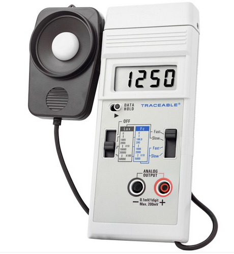  Dual-Range Traceable Light Meter