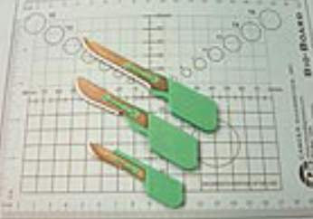 CDI - Scalpel No. 22 Stainless Steel / Plastic Short Handle NonSterile Disposable - 22500213